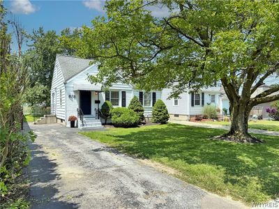 878 Beach Rd