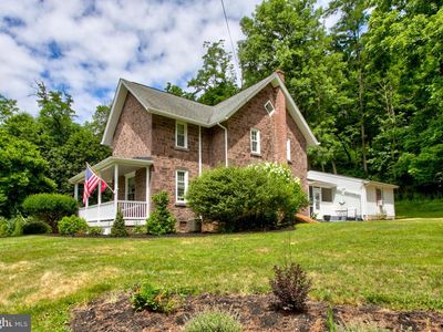 298 Boyd St