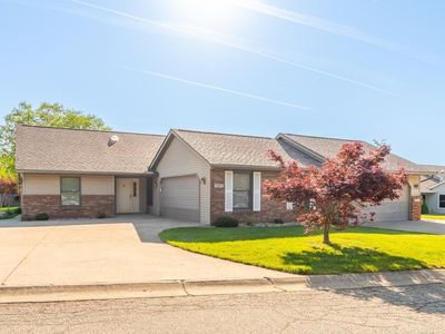 1009 E Sherbrooke Dr
