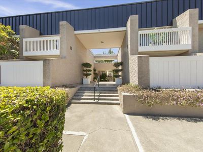 675 Sharon Park Dr APT 140