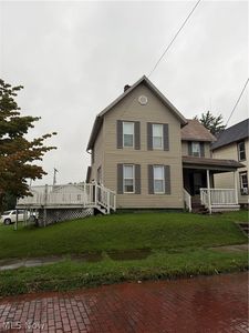 614 Hazlett Ave NW