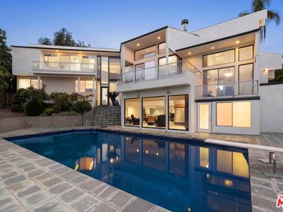 940 Linda Flora Dr