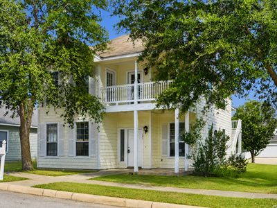 Property at 121 Lark Hill, Floresville, TX