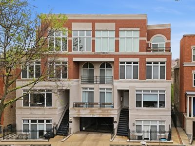 2919 N Burling St APT G