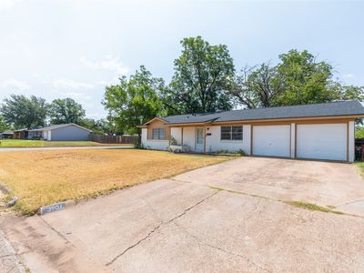 3901 Laurel Dr