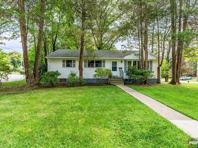 11 Mapleleaf Drive