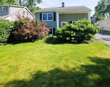 Property at 618 W Comstock Ave, Elmhurst, IL