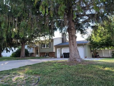 1 Evergreen Ln