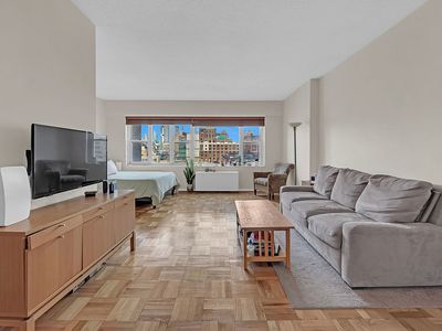 60 E 8th St APT 14F