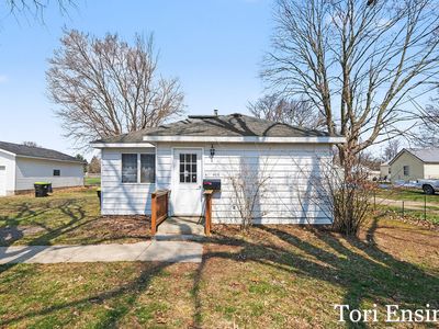 406 E North St