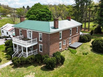 402 S Main St