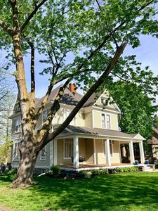208 Lake Ave