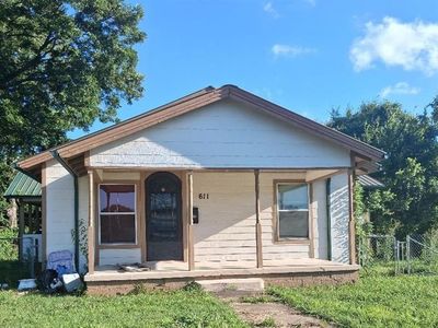 611 W Strothers Ave