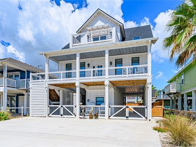 Property at 1227 S Magnolia St, Rockport, TX