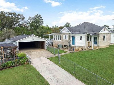 463 McGuire Ave