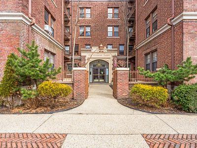 150 Burns St APT 2G