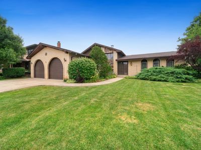 901 Claremont Dr