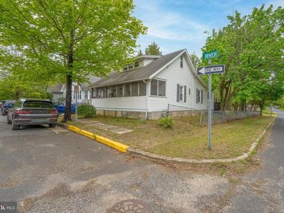 18 River St