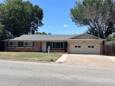 1321 Hurstview Dr