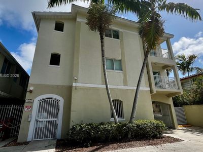 1025 SW 7th Ave APT 5