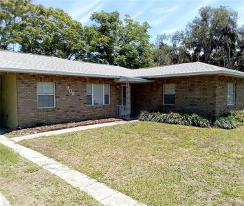 906 Oak Dr