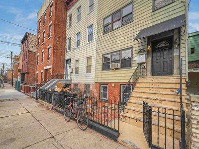 284 7th St
