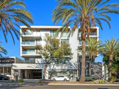 482 S Arroyo Pkwy #405