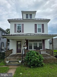 144 W 4th St
