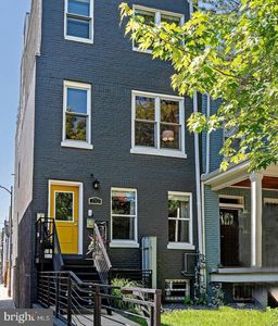710 Kenyon St NW #1