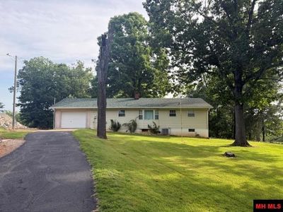 60 Forest Hills Dr
