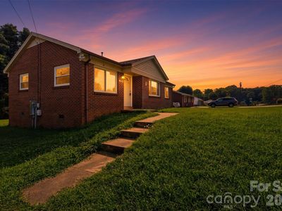 2262 9th Avenue Dr NE