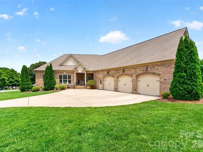 2330 Shiny Leaf Dr