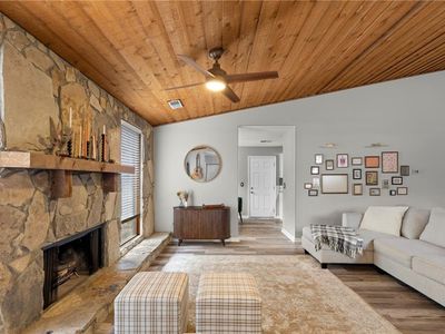 810 Bonnie Glen Dr SE