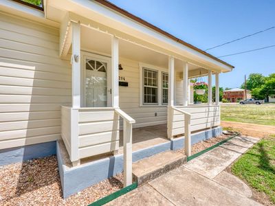 Property at 204 N Orange St, Fredericksburg, TX