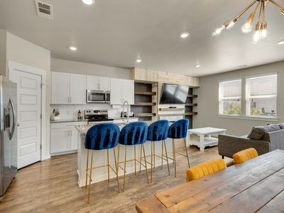1016 Henley Pvt Ln