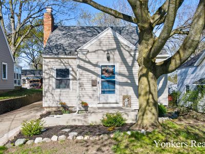 1233 Diamond Ave NE