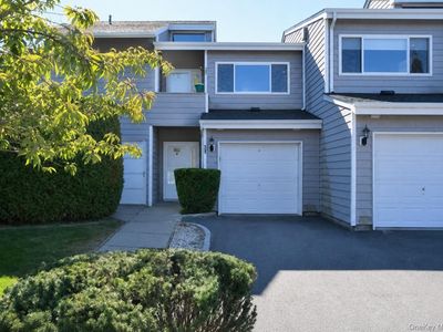 Property at 31 Vista Drive N, Manorville, NY