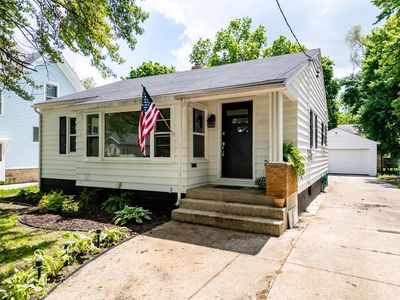 1148 West Grand Avenue