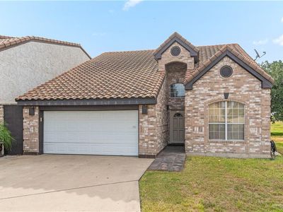 706 Lago Ct