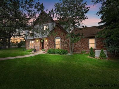 916 Frontier Park Ave