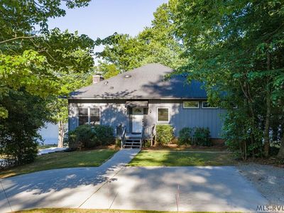 999 Hawthorne Dr