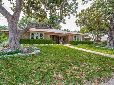 6844 Leameadow Dr