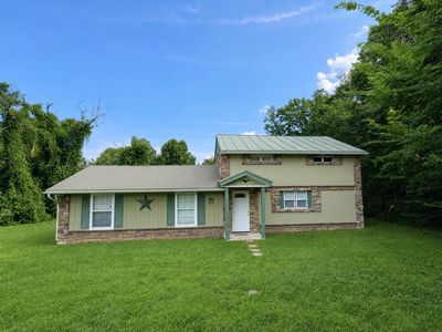 8879 Us Highway 211 W