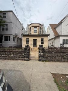 1209 37th St