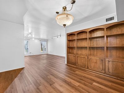 359 N Post Oak Ln APT 122