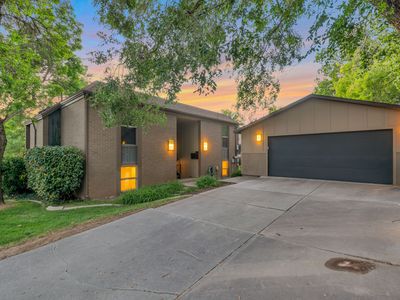 1833 S Paschal Cir E