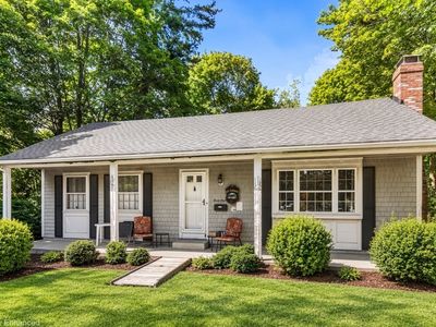 41 Academy Ave