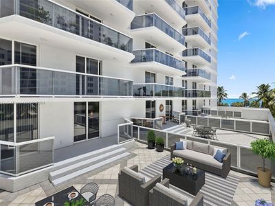 2401 Collins Ave APT 405