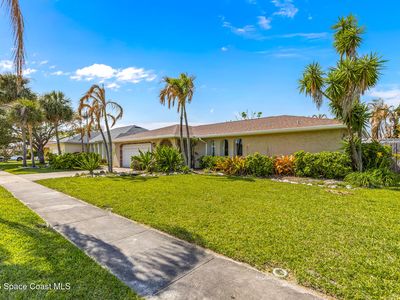 1194 Bay Dr E