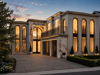 711 NW Grand Ridge Dr